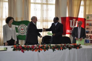 IU President McRobbie shakes hands with Moi University Vice Chancellor Richard Kiprono Mibey after signing a new partnership agreement between their respective universities.