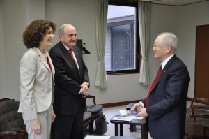 While at Waseda University in Tokyo, IU President Michael McRobbie and First Lady Laurie McRobbie talk with Yasuyuki Ohara, chairman and CEO of the Tsuchiya Group.