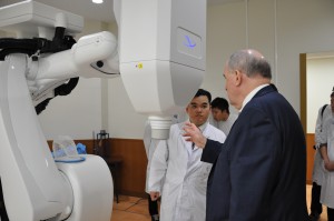 IU President McRobbie talks with Iori Sumida, assistant professor in the Department of Radiation Oncology at Osaka University's School of Medicine.