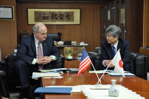 IU President Michael A. McRobbie talks with Osaka University President Toshio Hirano.