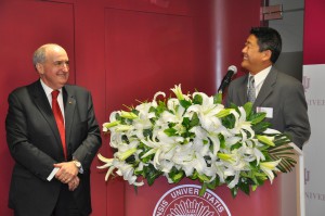 At the grand opening of the new IU China Office, IU President Michael A. McRobbie presented the Distinguished International Service Award to IU Kelley School of Business alumnus Esmond Quek, founder and principal of Ed Bernays, a leading brand consultancy firm in Beijing. 