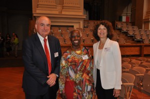 IU President and First Lady McRobbie pose for a picture with Janis Russell, an alumnus of both IU and the IU Bologna Consortial Studies Program. Russell has gone on to become an acclaimed jazz and blues singer, who has performed for President Bill Clinton, Pope John Paul II and Nelson Mandela. 