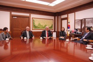 Members of IU's delegation discussed education and politics with National Assembly Speaker Chung Sye-kyun, far right.
