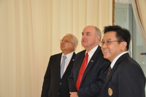 IU President McRobbie with NIDA President Pradit Wanarat, right, and NIDA Council President Chirayu Isarangkun Na Ayuthaya. 