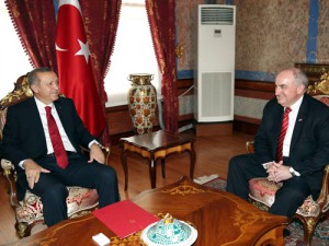 Recep Tayyip Erdoğan, left, president of Turkey, meets with IU President Michael A. McRobbie.