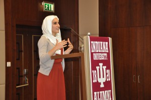 Former IU presidential intern Rahaf Safi addresses IU Turkish alumni in Ankara.