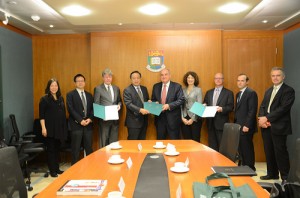 IU President McRobbie and HKU President Chan at the conclusion of the signing of new partnership agreements