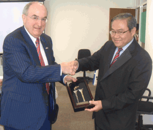 President McRobbie pictured with Vice Chancellor Professor Tan Sri Dr. Ghauth Jasmon